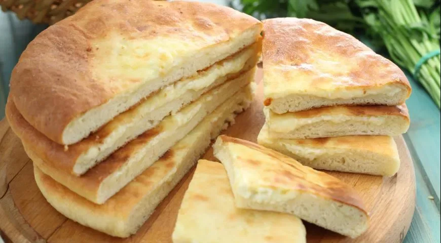 Абхазский ачаш (хачапур)