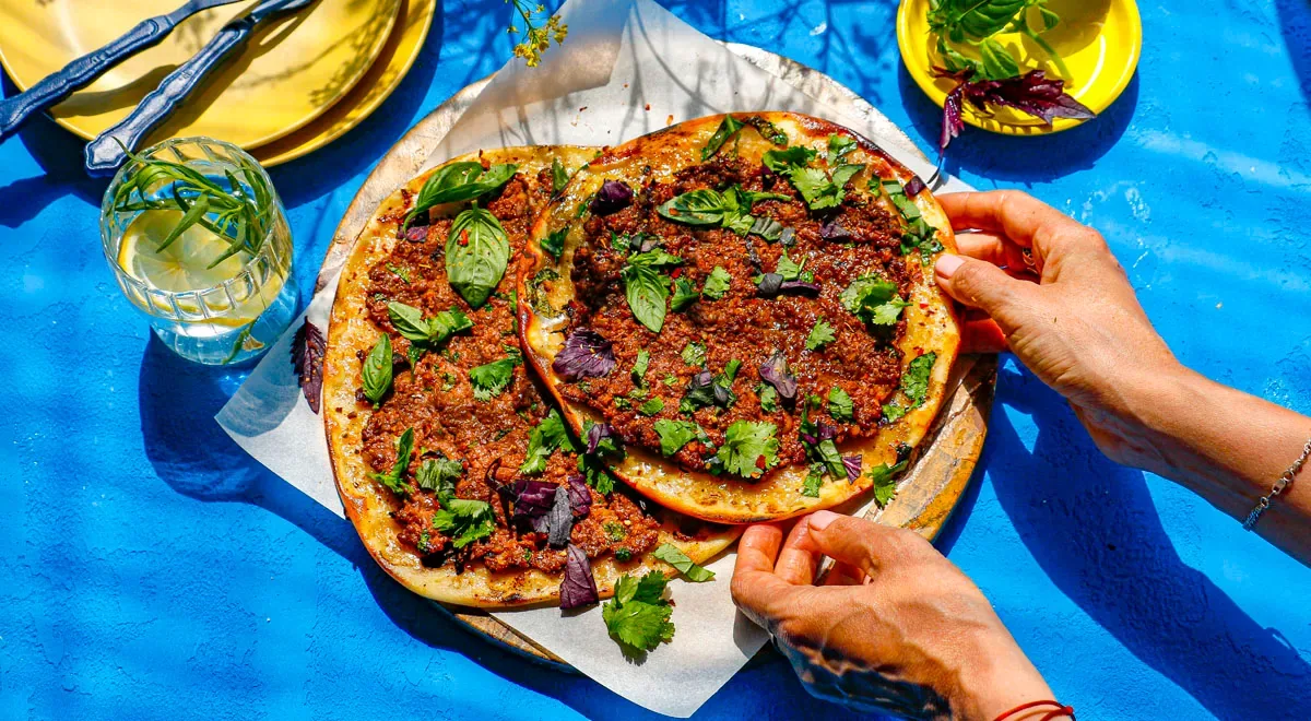 Армянский ламаджо с мясом в духовке