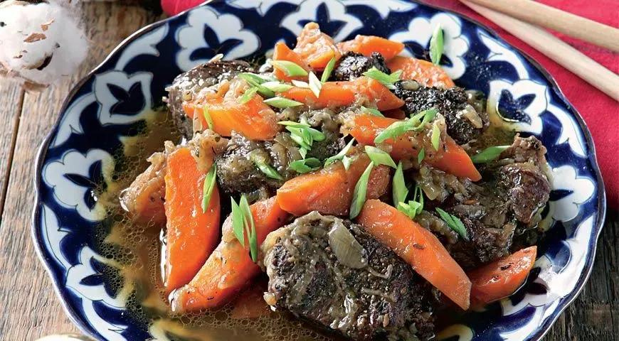 Баранина, тушённая большими кусками