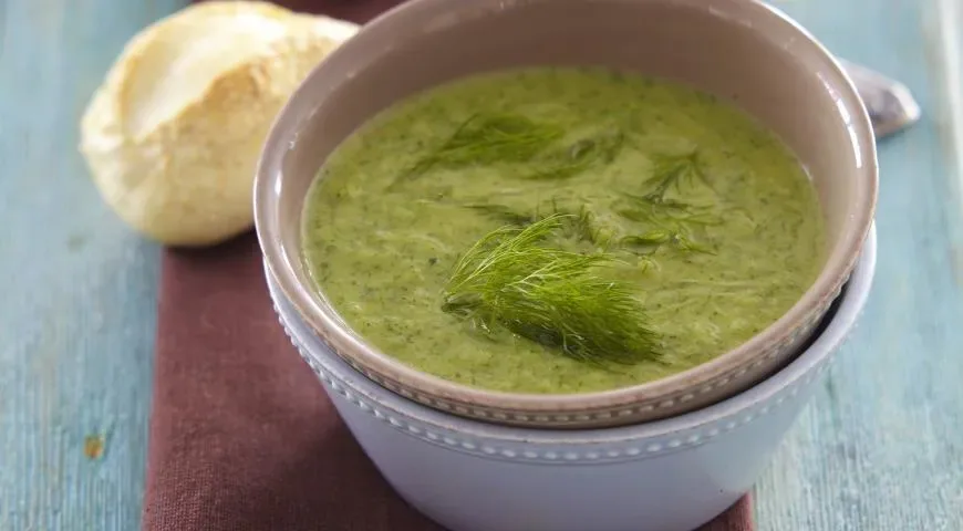 Бархатный суп из цукини и лука-порея