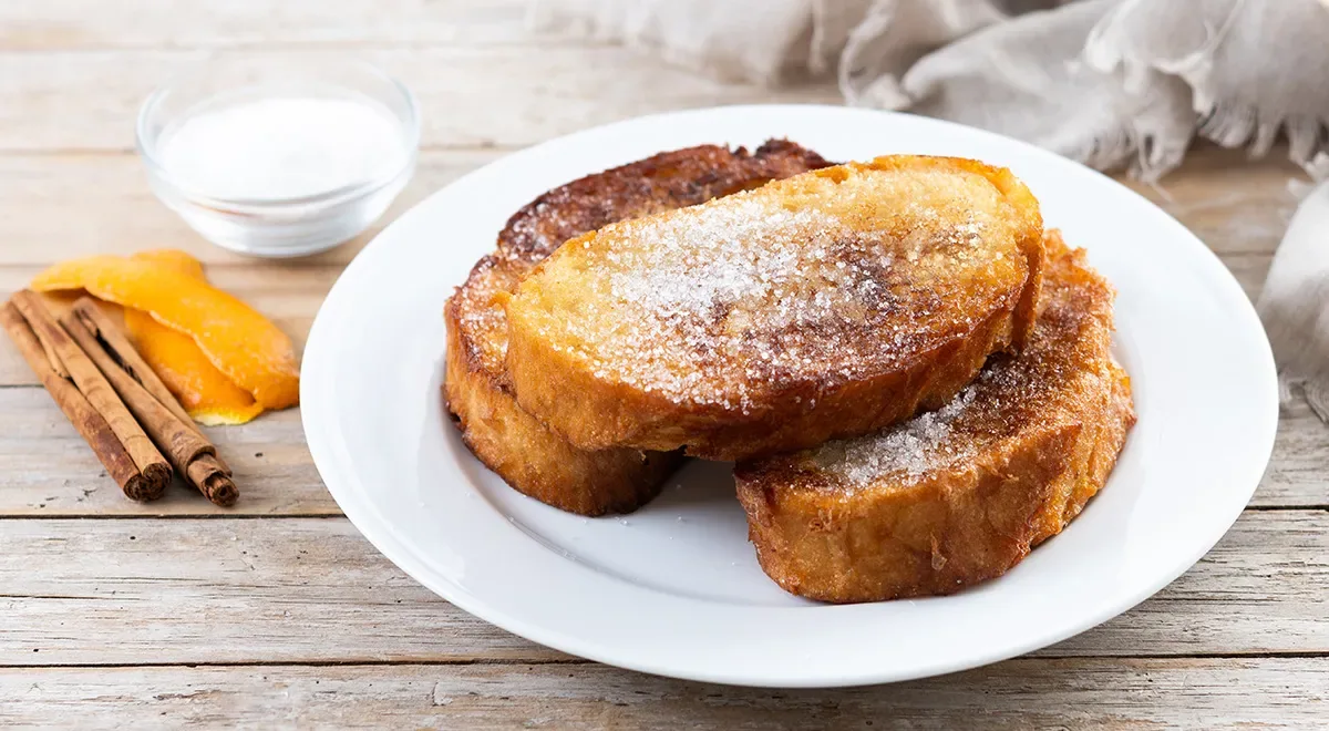 Батон, жаренный с молоком и яйцом