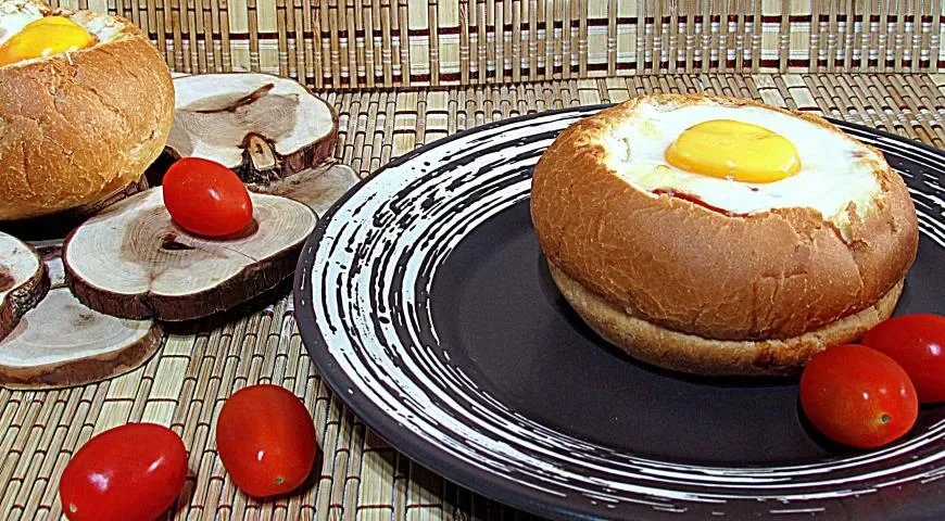 Булочка с яйцом
