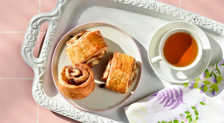 Булочки с корицей из слоёного теста
