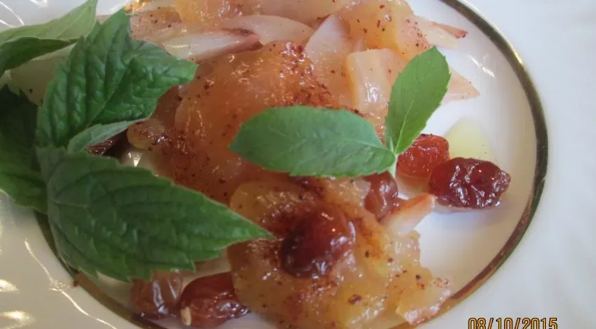 Десерт из тушённой репы с яблоком и ароматом корицы