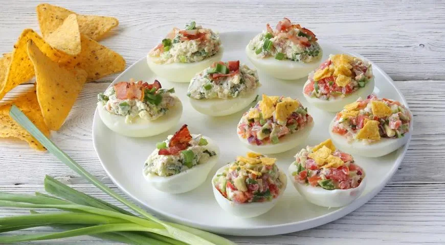Фаршированные яйца с гуакамоле