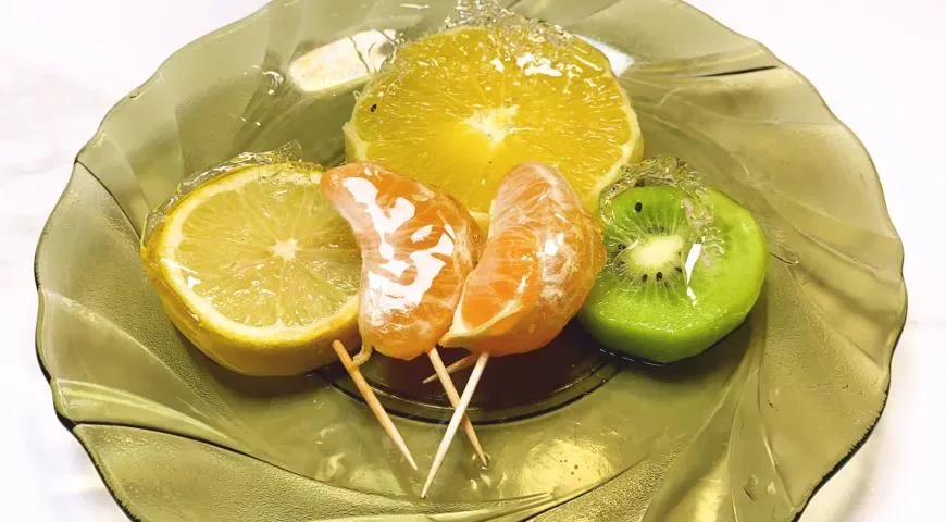 Фрукты в стекле