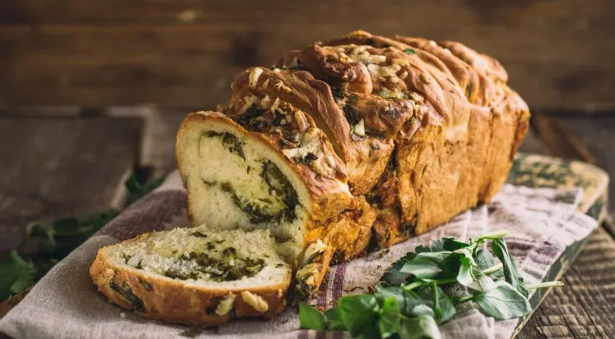 Хлеб с чесноком и травами