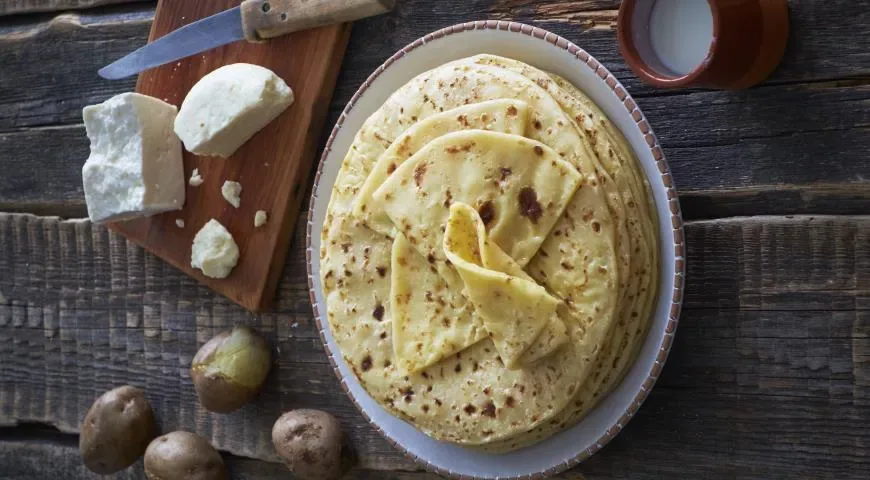 Хычины эльбрусские с картофельно-сырной начинкой