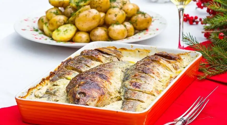 Караси в сметане, запечённые в духовке