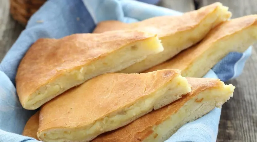 Картофджин, осетинский пирог с картофелем и сыром