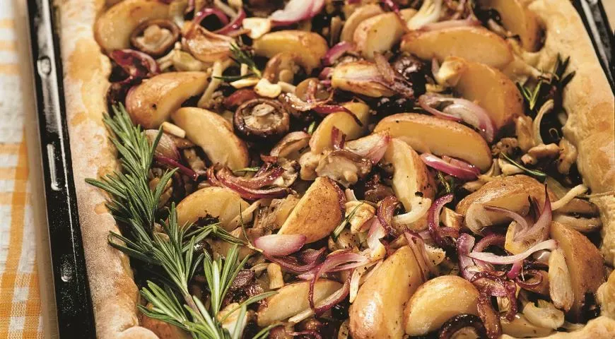 Картофельный пирог с грибами в духовке