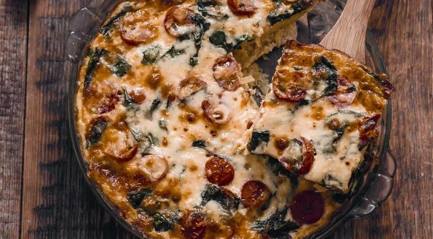 Картофельный пирог с помидорами и шпинатом