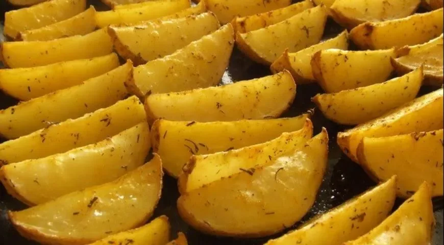Картошка по-деревенски с кожурой в духовке