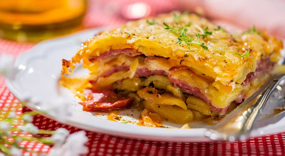 Картошка с колбасой в духовке