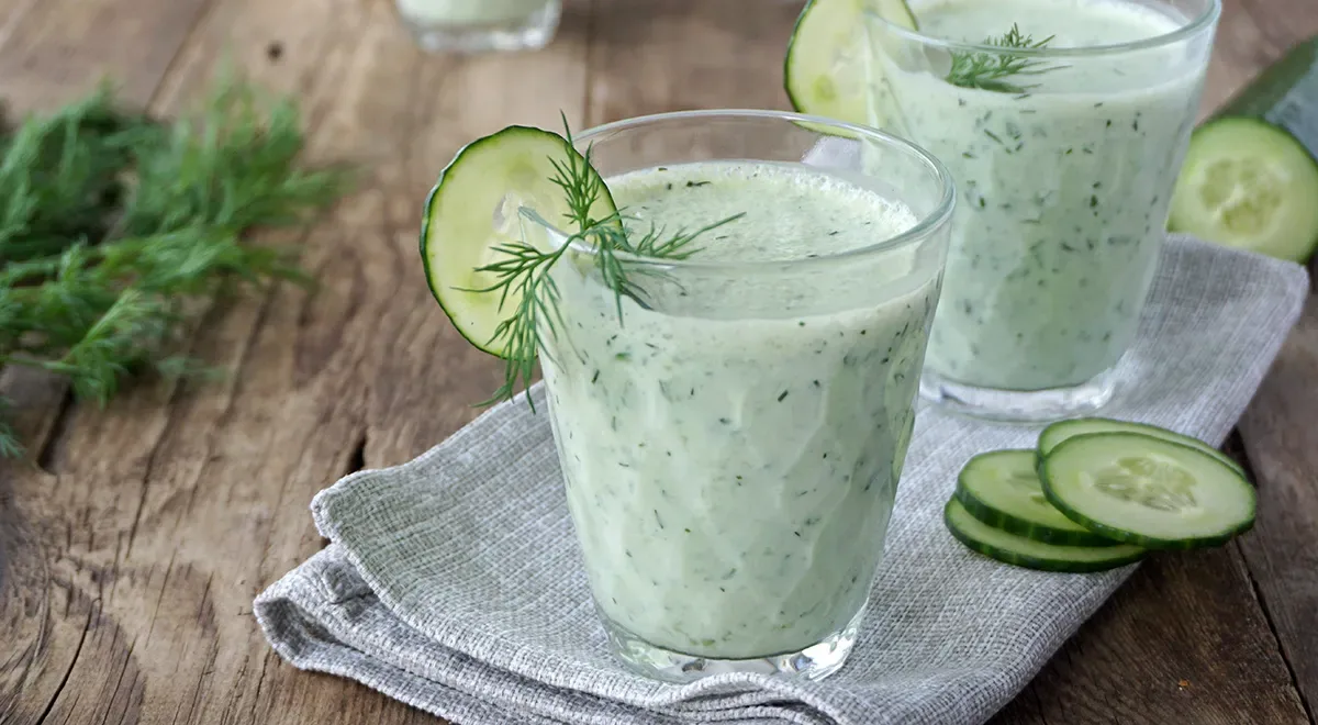 Кефир с огурцом и зеленью