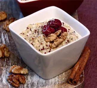 Киноа с вишней и грецкими орехами