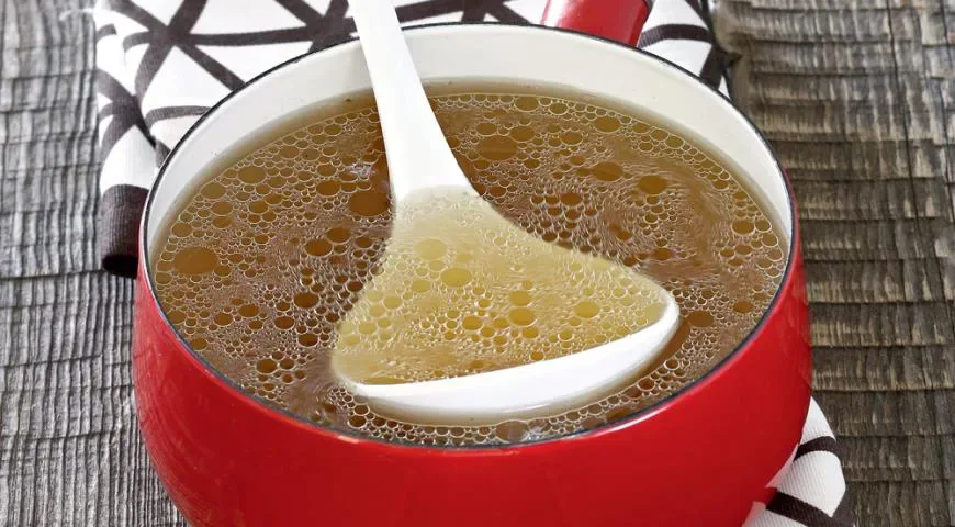 Красный мясной бульон