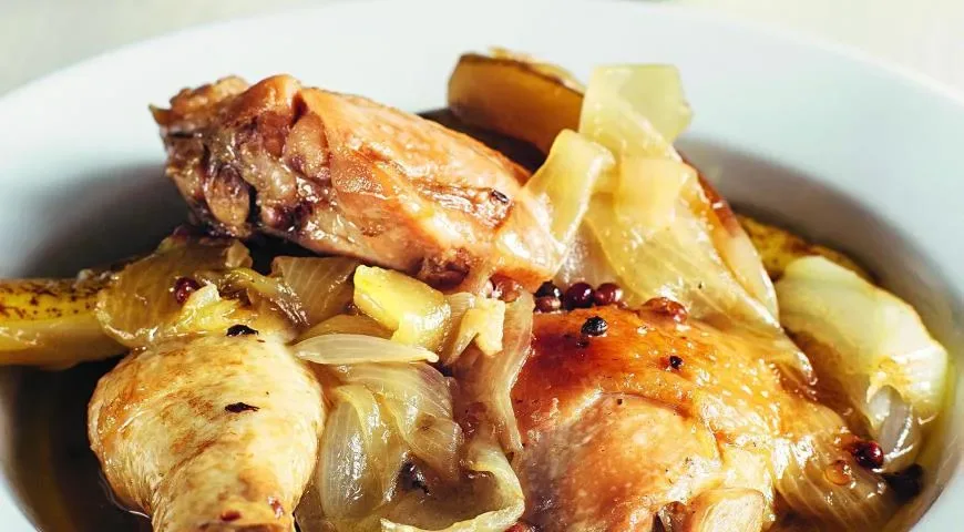 Курица с грушами в луково-медовом соусе