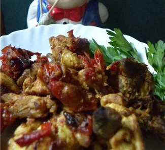 Курица с помидорами в соусе карри (Tamatar murghi)
