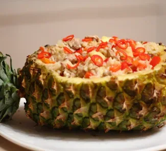 Курица с рисом в ананасе