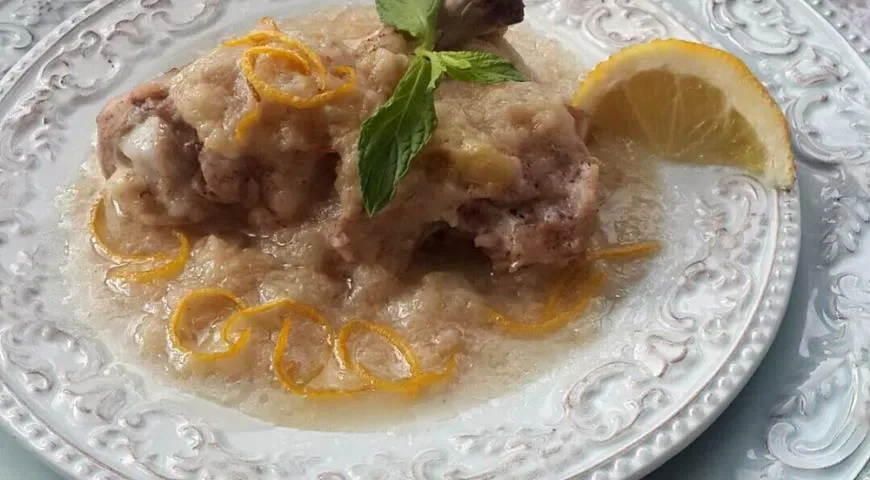 Курица с яблоками и лимоном