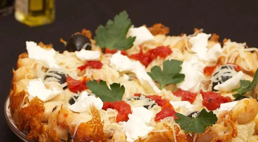 Куриная запеканка с сыром и чесночными гренками в мультиварке