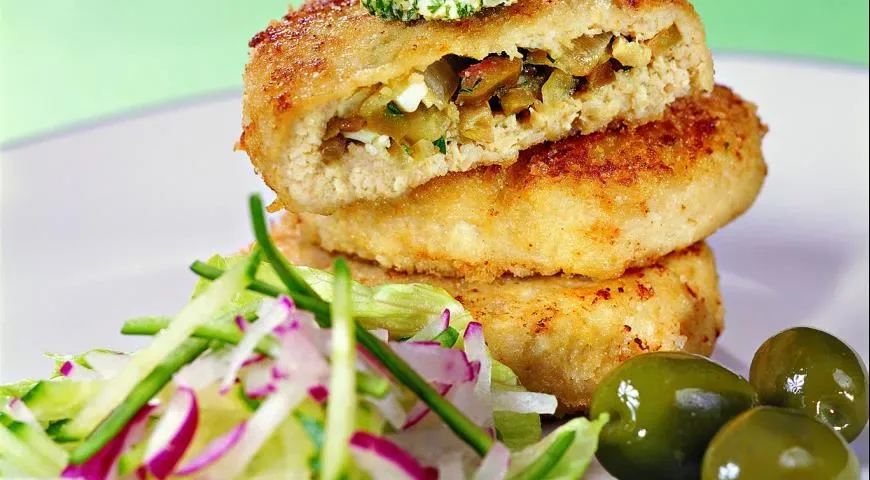 Куриные котлеты с грибной начинкой