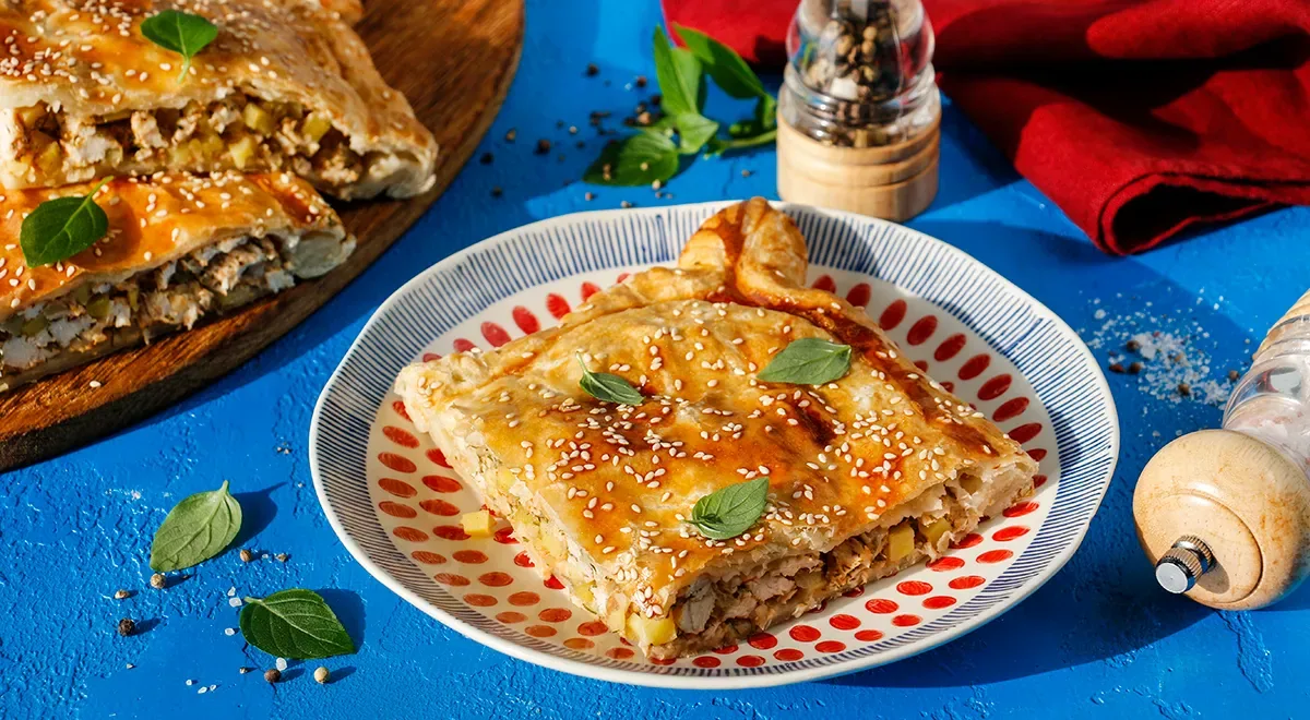 Курник из слоеного теста