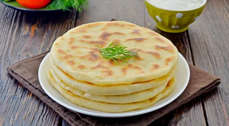 Лепешки на кефире с картошкой на сковороде