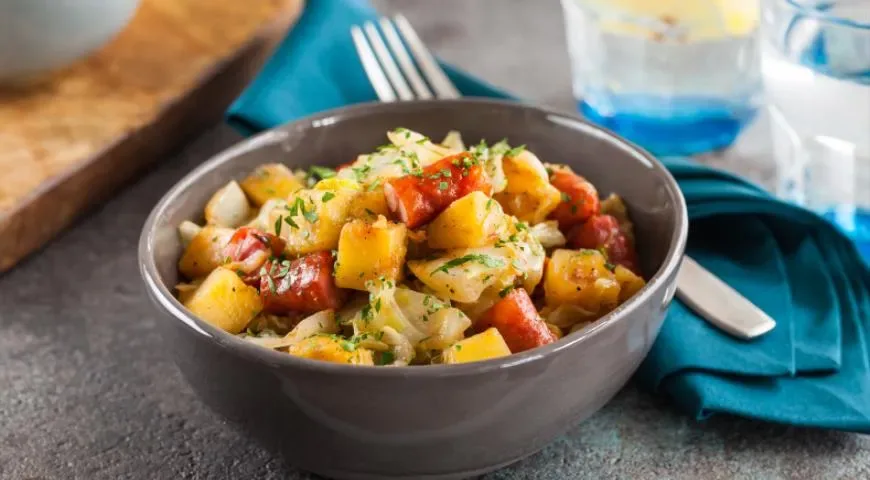 Быстрое рагу с капустой и картофелем
