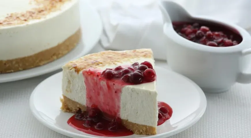 Медовый чизкейк с клюквенным соусом