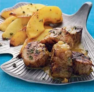 Морские гребешки с какао, айвой и апельсиновым соусом