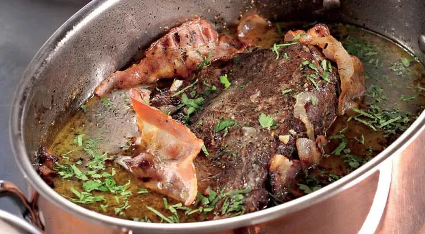 Мясо буйвола в пиве по-фламандски