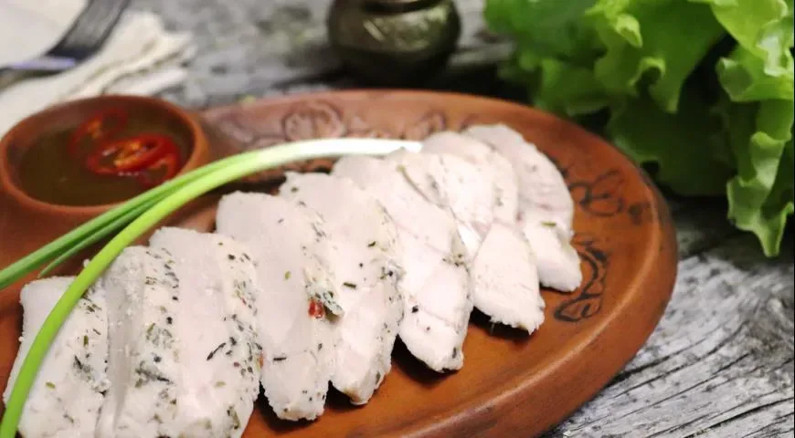 Нежная куриная грудка по методу су-вид в мультиварке