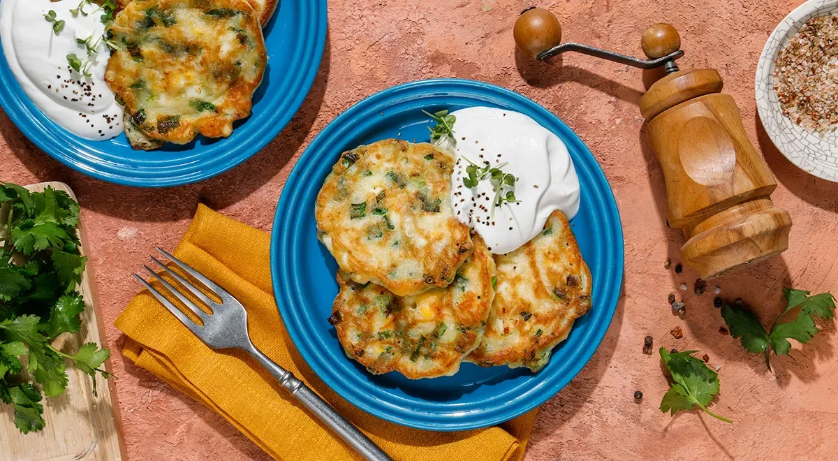 Оладьи на кефире с зелёным луком и яйцом
