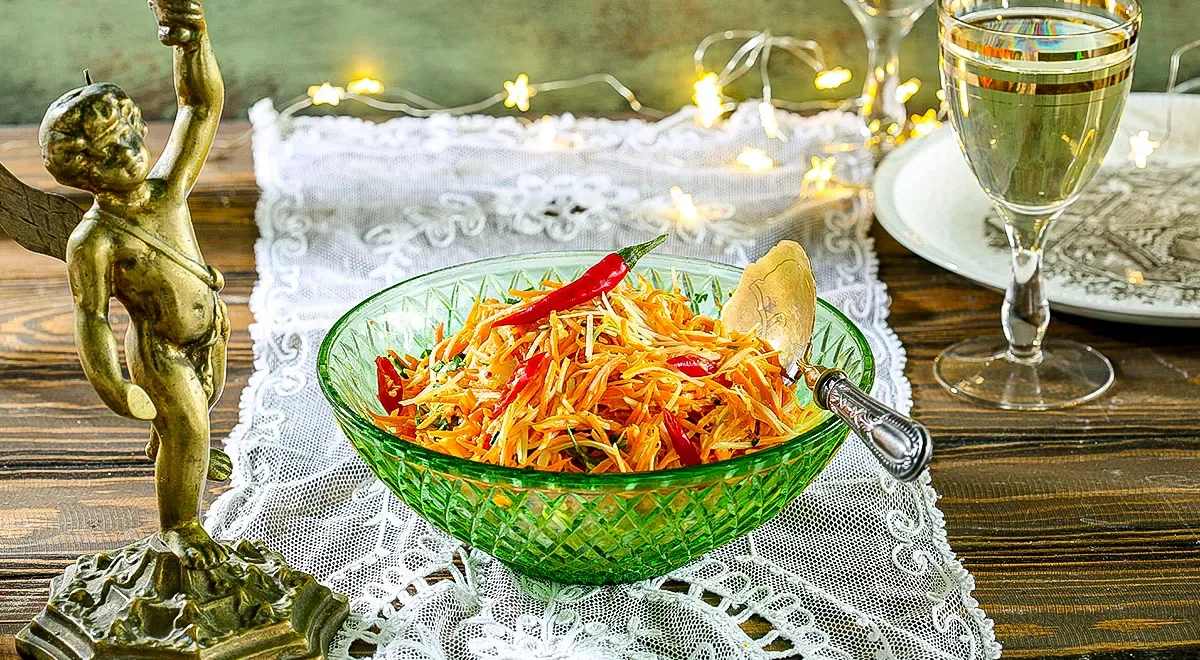 Острый морковный салат с сыром и майонезом