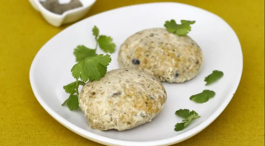 Паровые рыбные котлеты