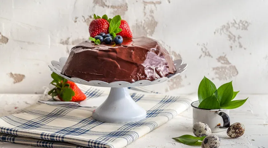 Пасхальный шоколадный кекс с миндалем