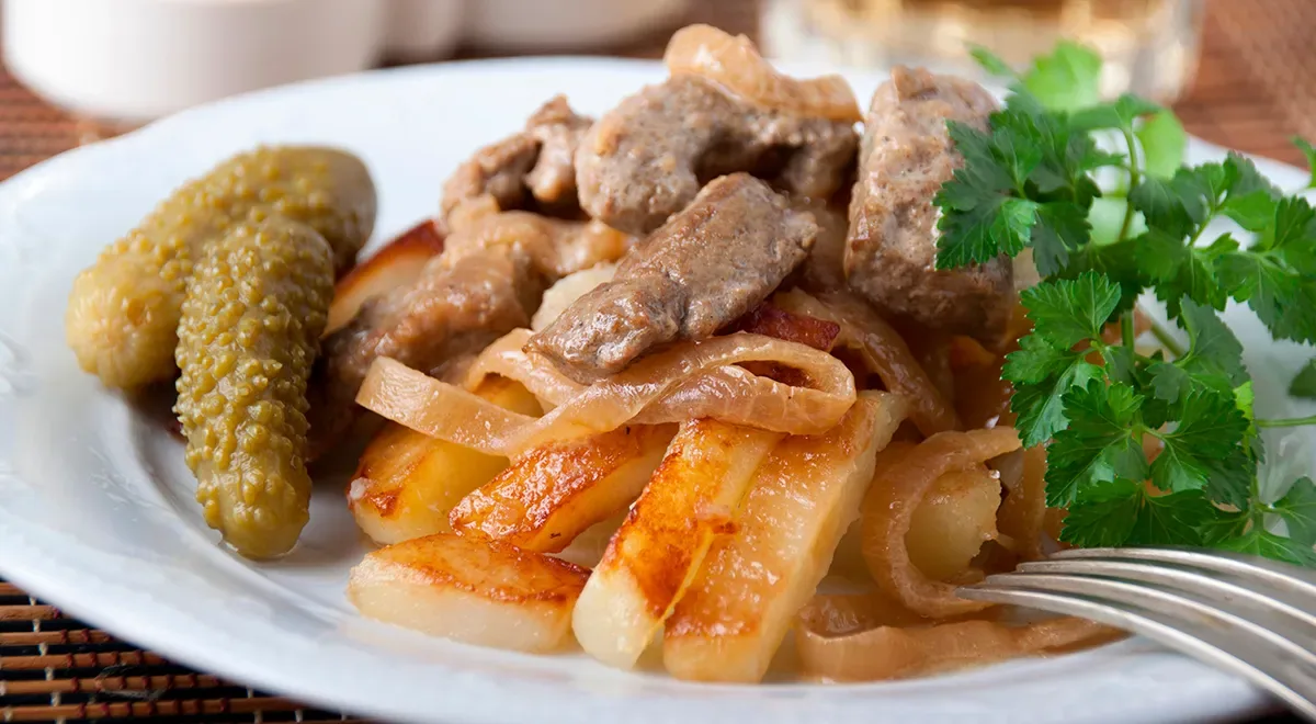 Печень с грибами и луком