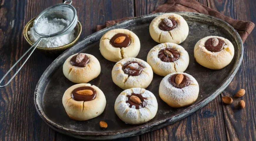 Печенье с шоколадом и миндалём