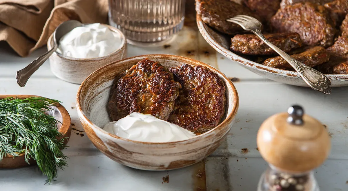 Печёночные оладьи с морковью и луком