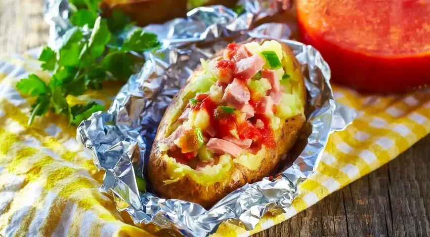Печеный картофель с начинкой