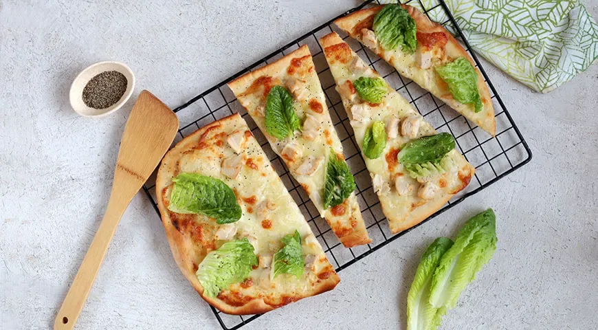 Пицца Цезарь с курицей
