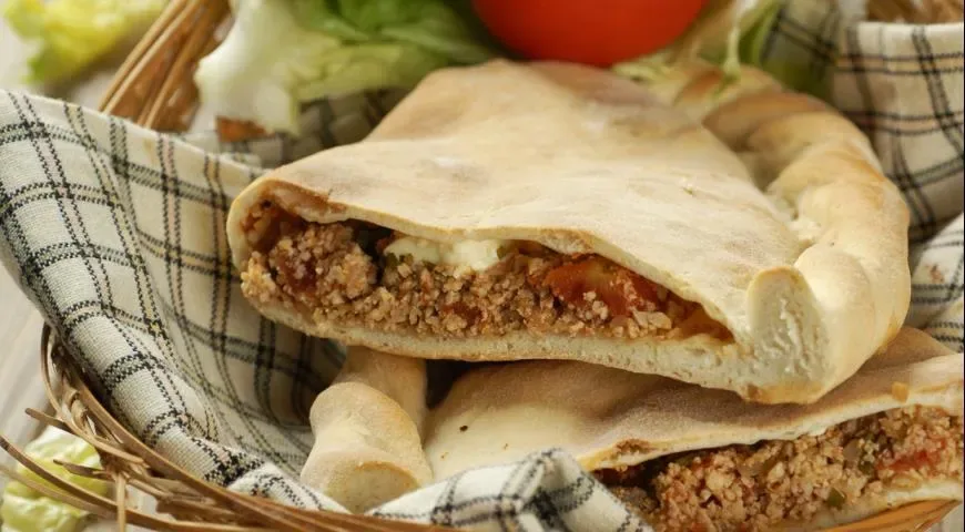 Пицца кальцоне