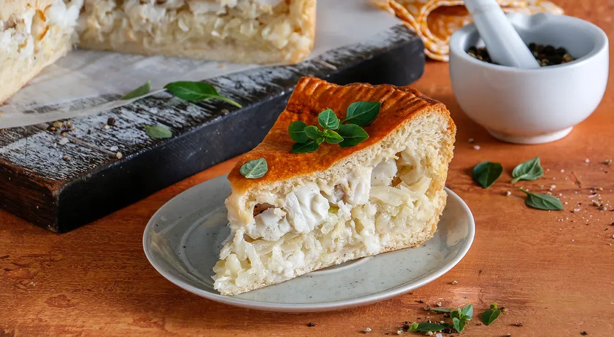 Крестьянский пирог с капустой и рыбой