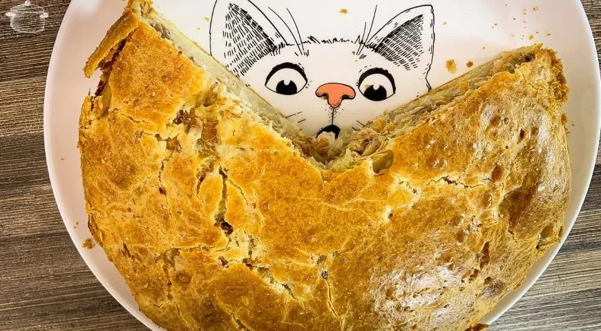 Пирог с рыбными консервами и картофелем