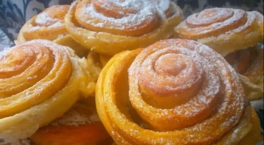 Плюшки с корицей из дрожжевого теста