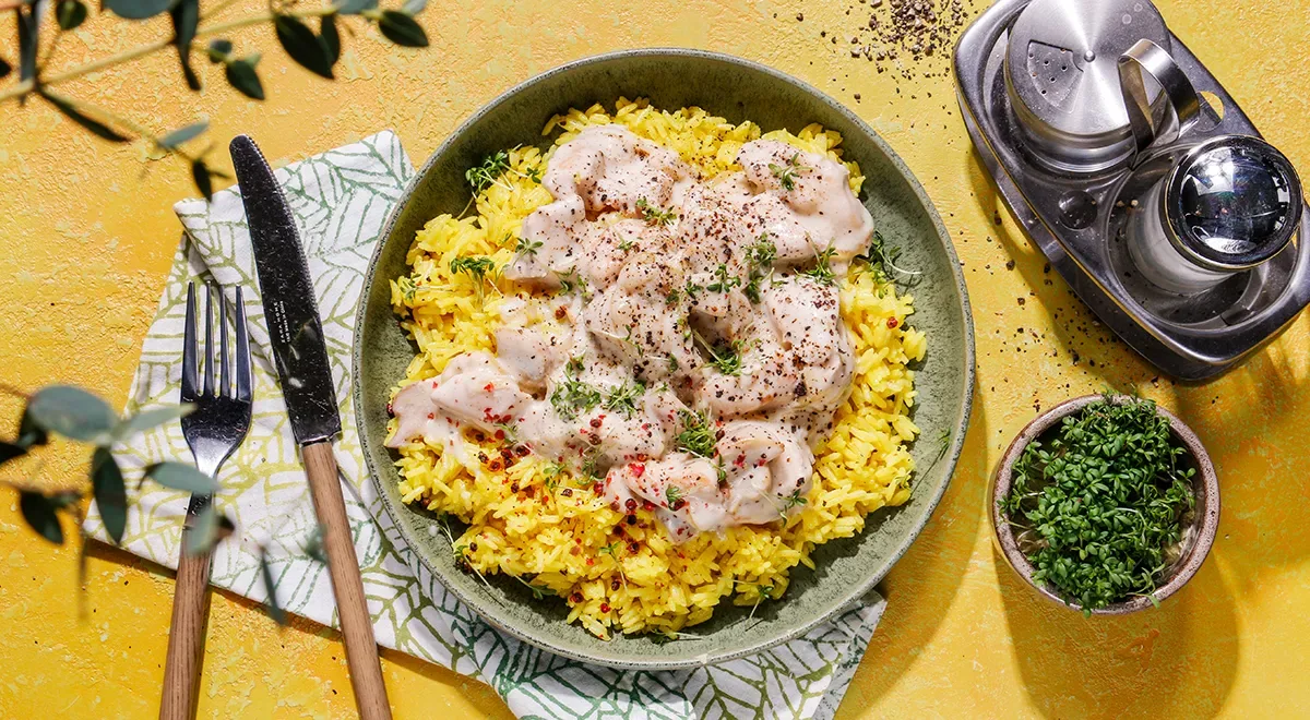 Подлива из курицы и грибов со сметаной