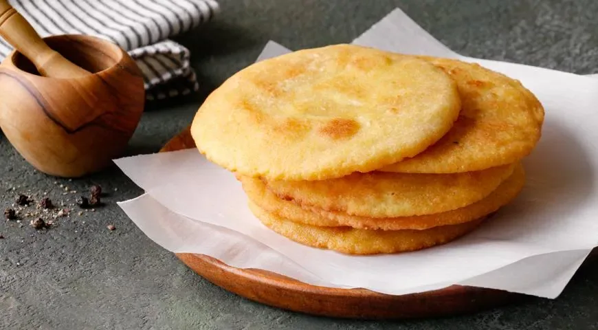 Постная кукурузная лепёшка на сковороде