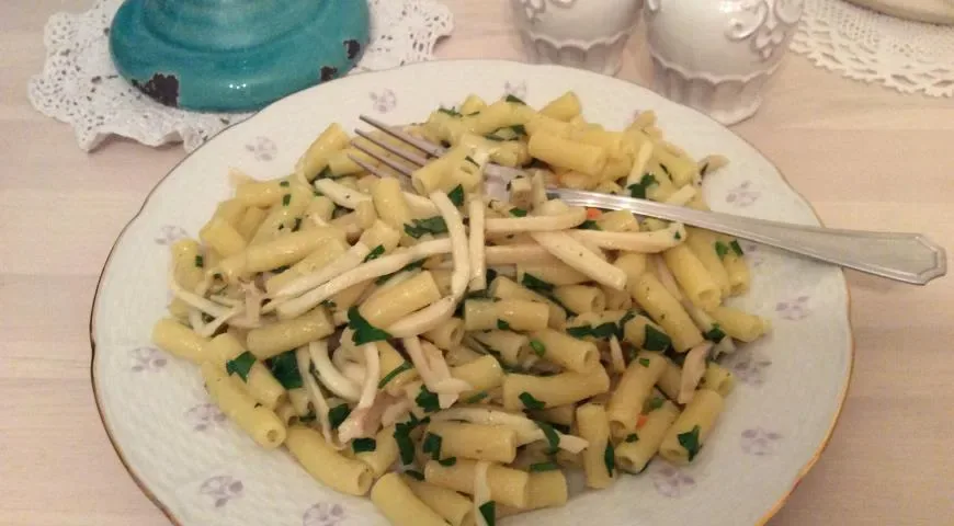 Постная паста с кальмарами